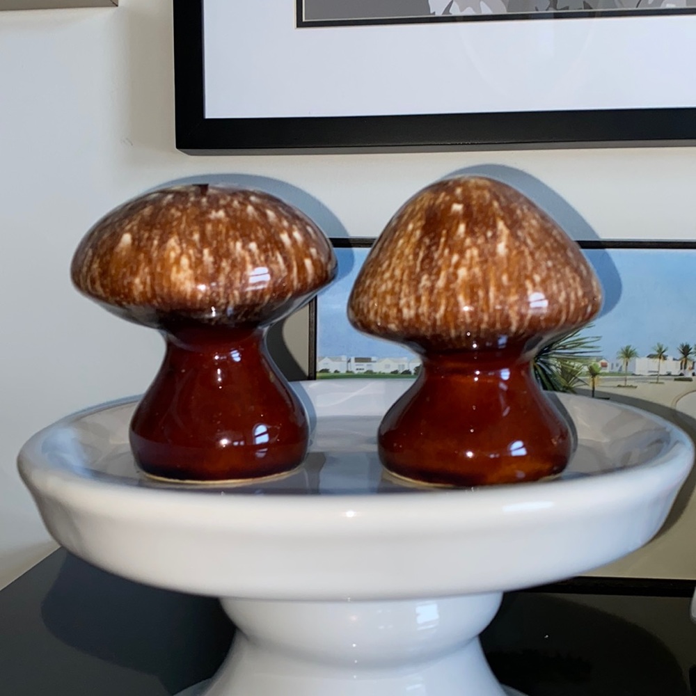 Vintage Hull USA Salt  & Pepper mushrooms shakers